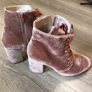 Kenneth Cole reaction super comfy velvet boots